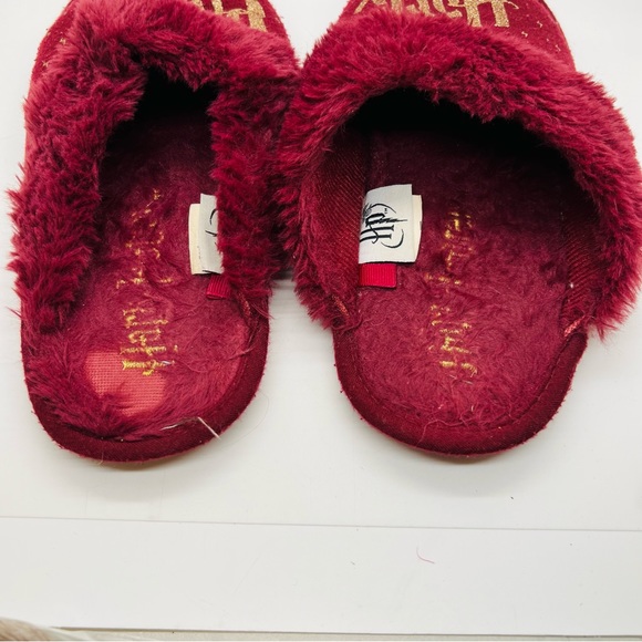 Harry Potter Slippers. Burgundy and Gold. Size Medium fits 7-8. - Picture 2 of 4